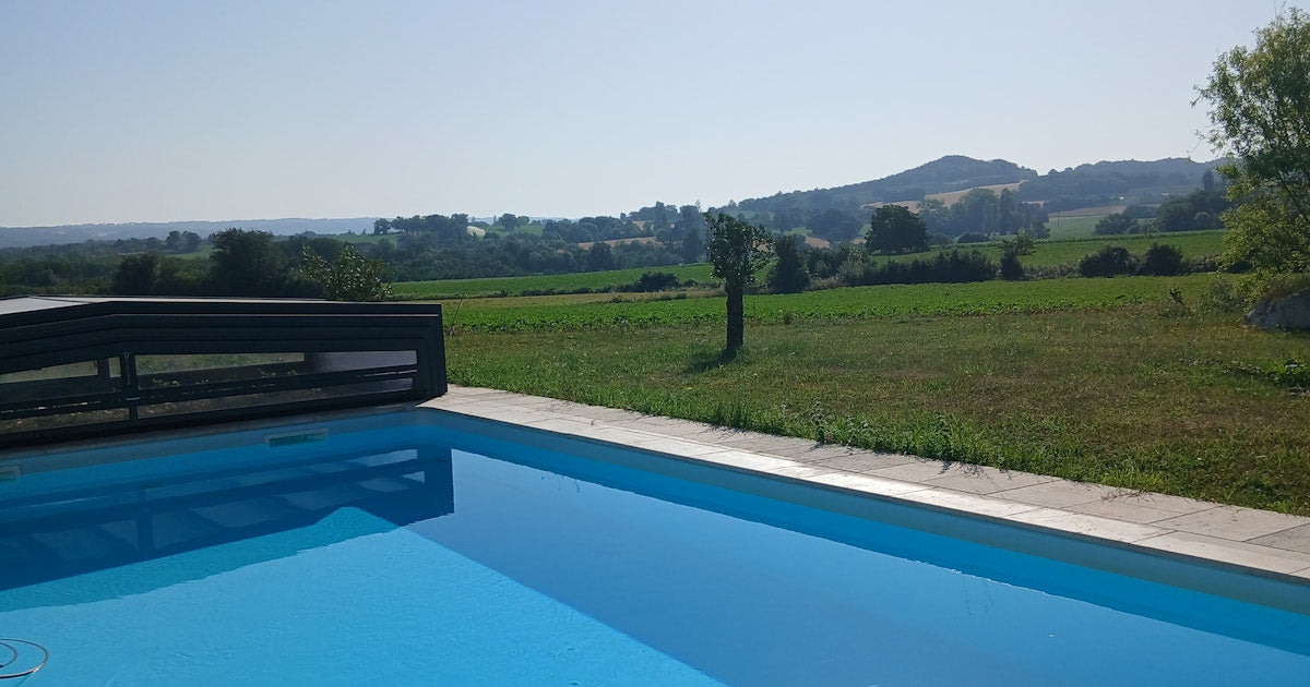 Belle Piscine à la Campagne Privée à Monflanquin avec Jardin