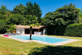 Piscine Privée 75m² avec Pool House près de Bordeaux 3