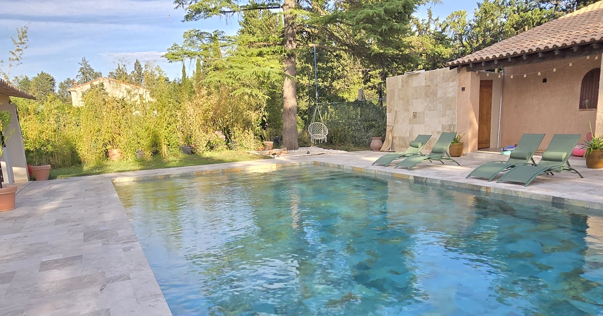 Swimmy Piscine Privée 12x6m à Carpentras Jardin et Pétanque