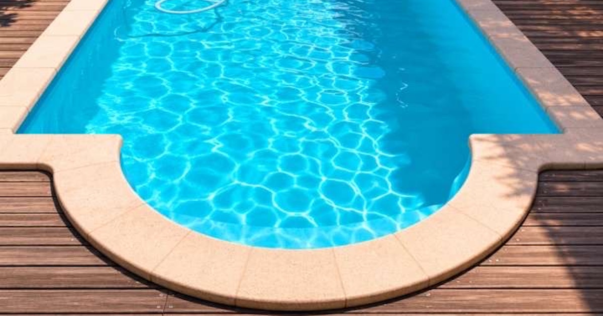 Piscine Privée en Ville à Bruges Ambiance Détente et Soleil