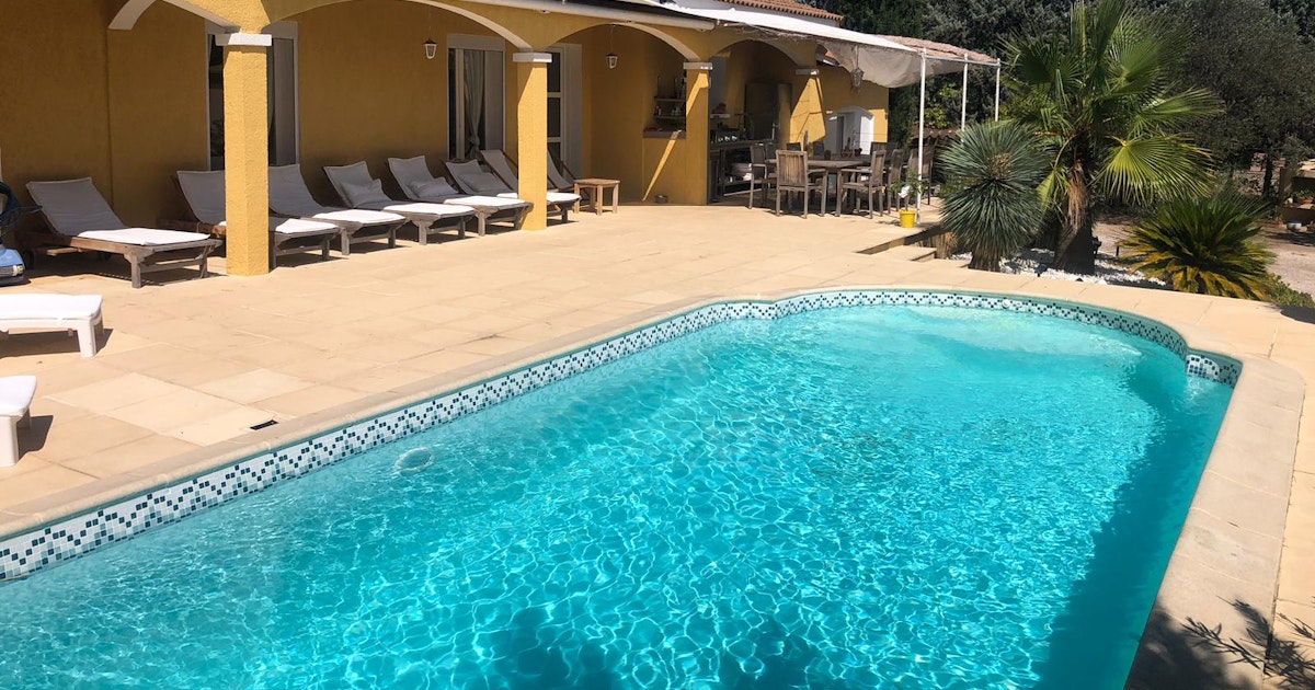 Piscine Chauffée Privée à Neffiès avec Plancha et Ping-Pong