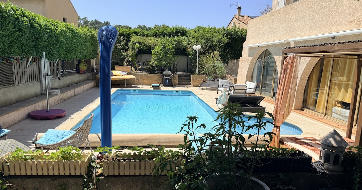Piscine Privée Extérieure à Bagnols-sur-Cèze 50m² avec Jardin